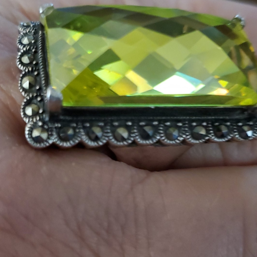 STERLING SILVER PERIDOT RING - Picture 5 of 7